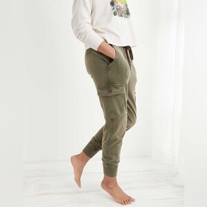 Aerie Sunwashed Fleece Cargo Joggers in Olive Green